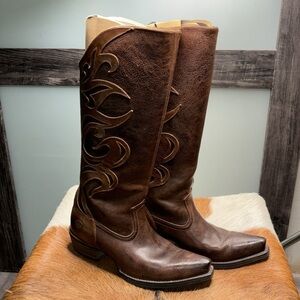 Ariat women’s western boots size 6.5 brown color